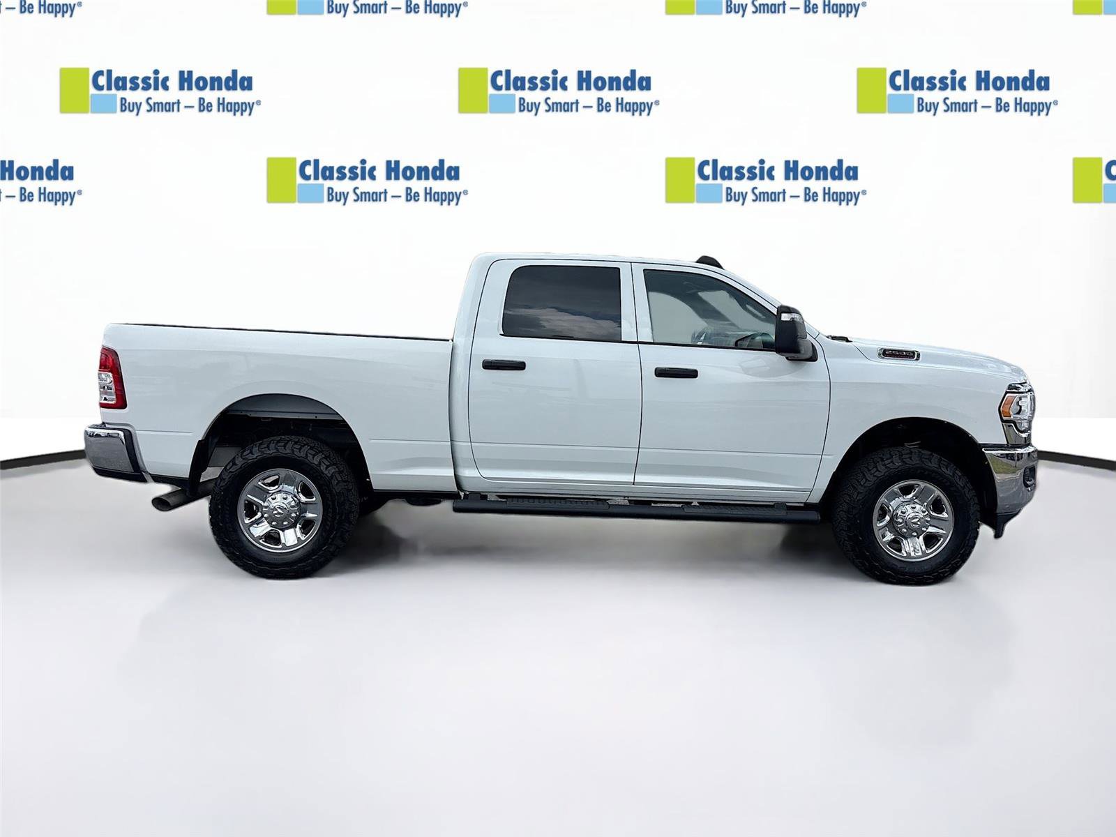 Used 2024 RAM 2500 Tradesman w/ Chrome Appearance Group image 9