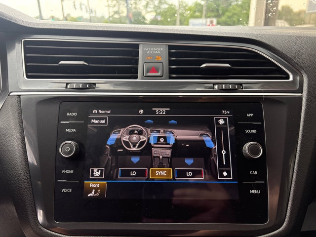 Used 2024 Volkswagen Tiguan SE AWD/4WD image 33