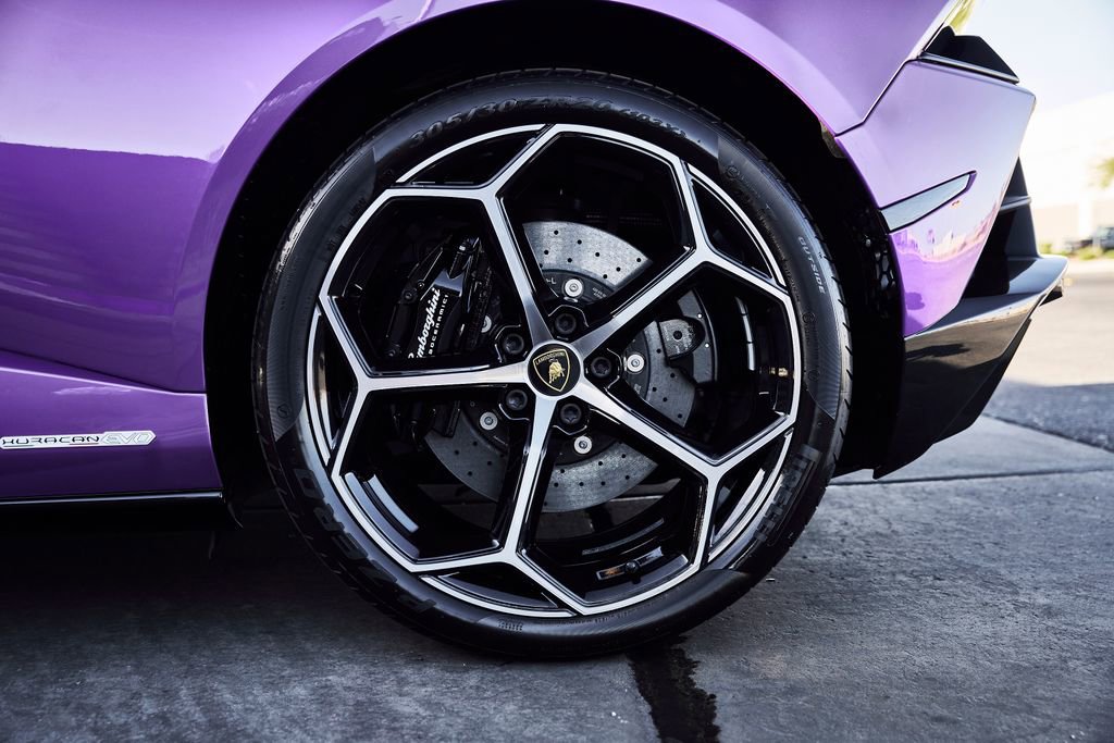 Used 2024 Lamborghini Huracan EVO image 25