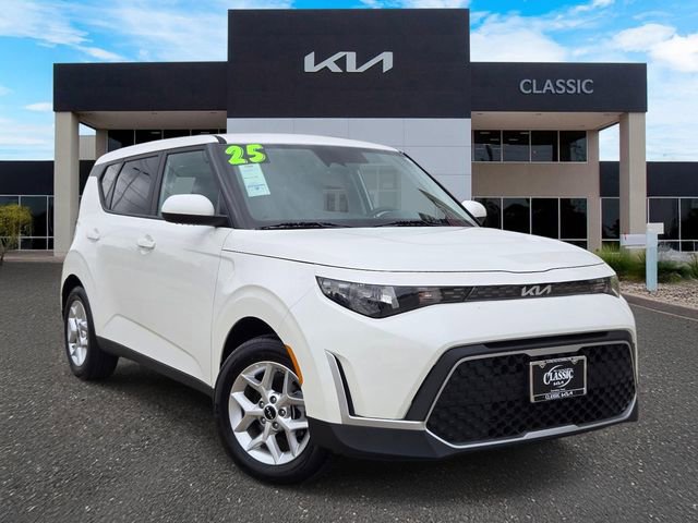 Used 2025 Kia Soul LX image 1