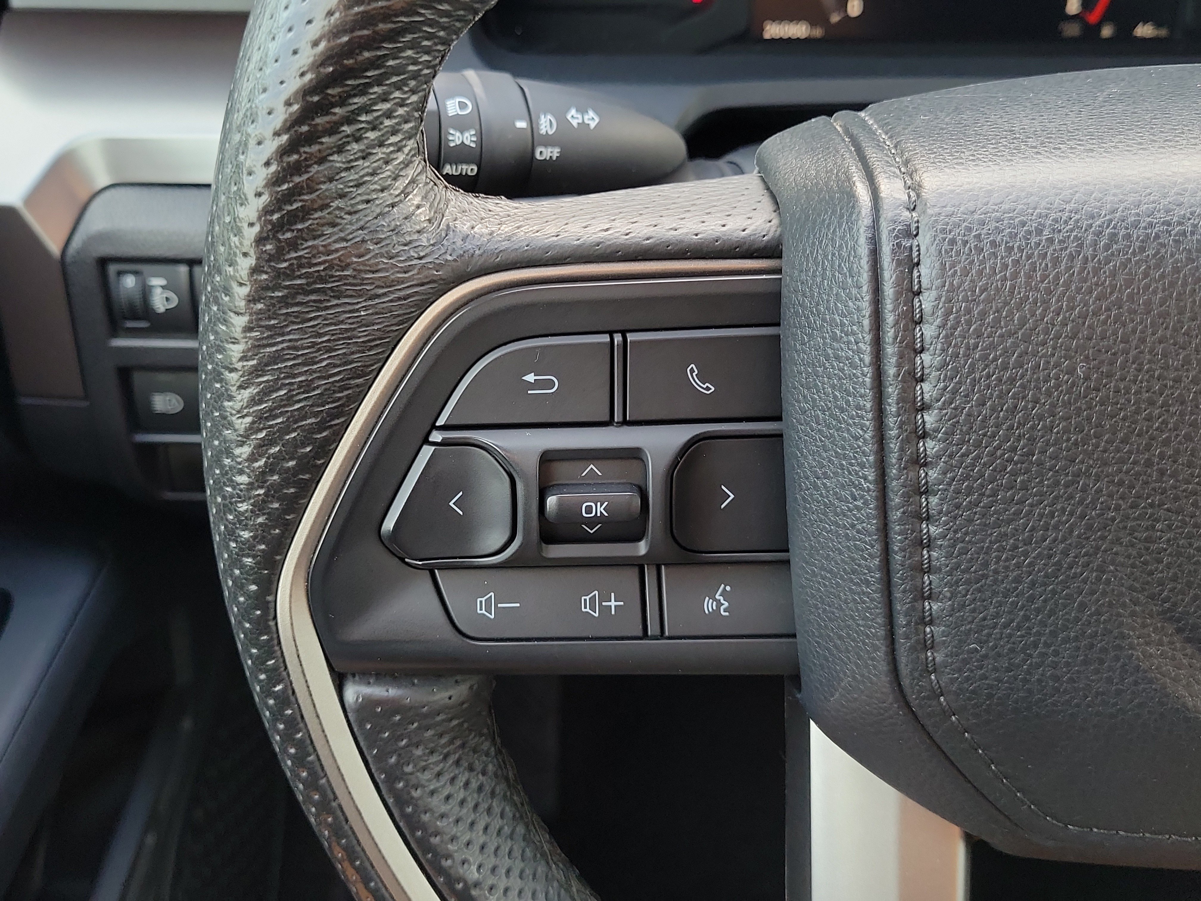 Used 2024 Toyota Tacoma SR5 AWD/4WD image 20