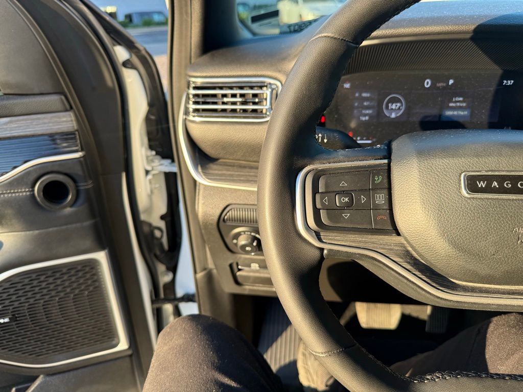 Used 2024 Jeep Wagoneer L Series II image 7