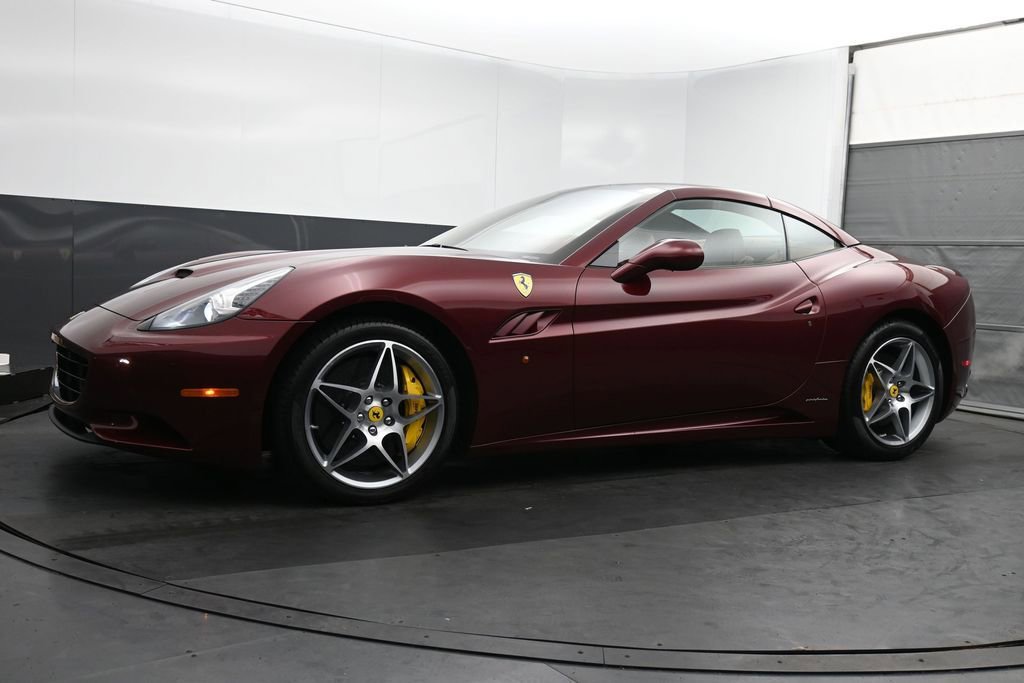 Used 2010 Ferrari California RWD image 9
