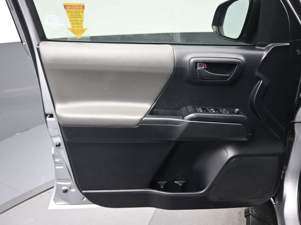 Used 2020 Toyota Tacoma SR w/ SR Convenience Package RWD image 9