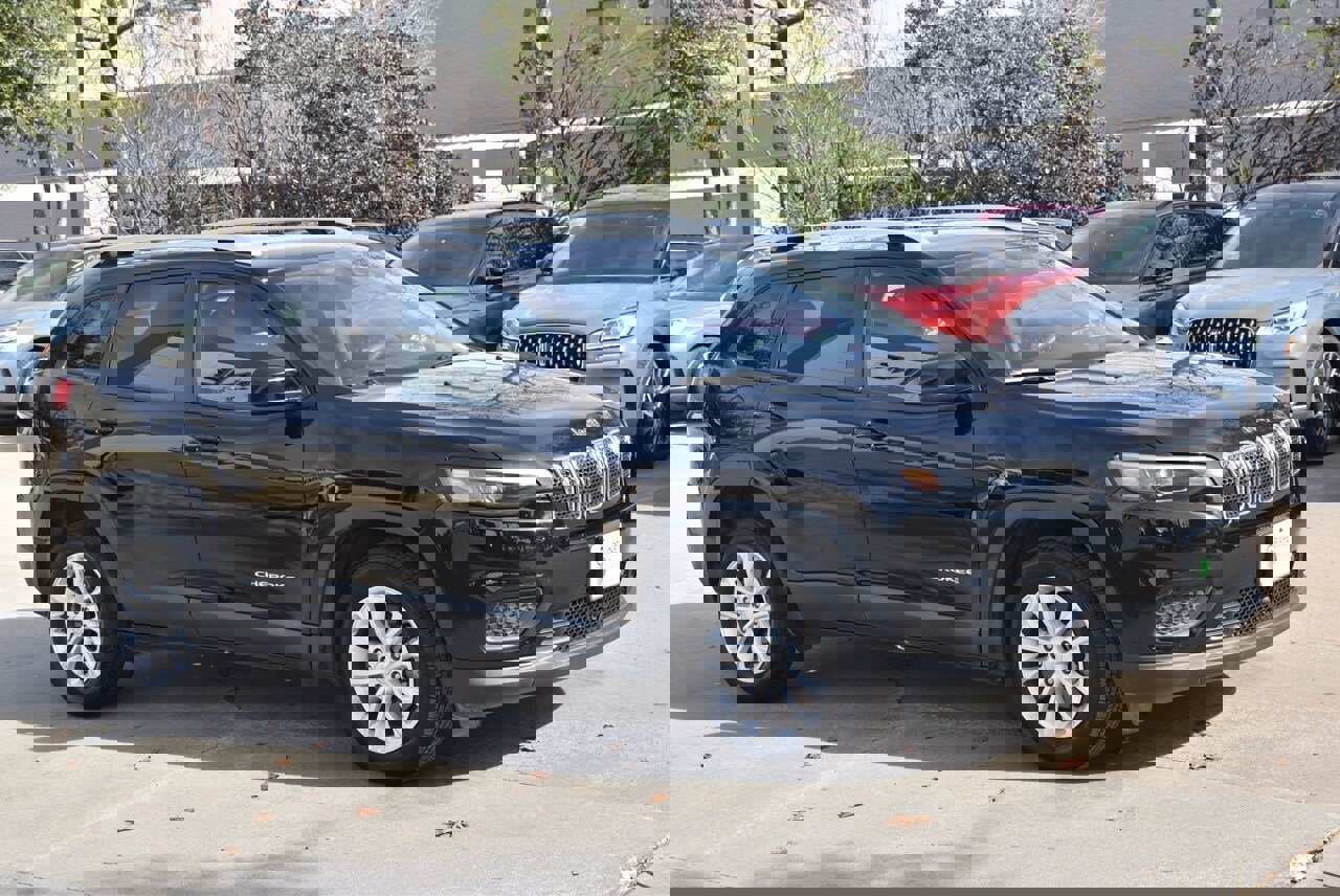 Used 2021 Jeep Cherokee Latitude image 5