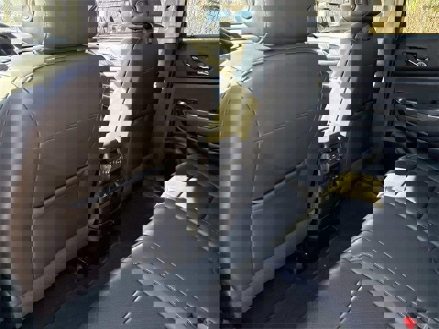 Used 2023 GMC Acadia SLT image 17