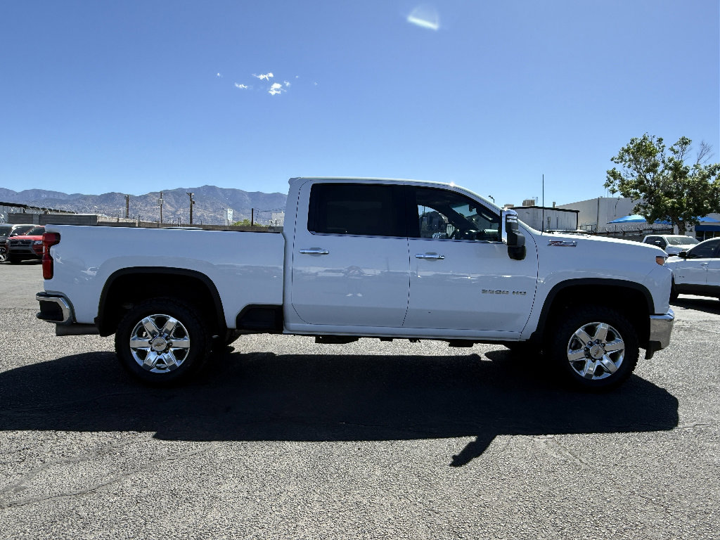 Used 2023 Chevrolet Silverado 2500 LTZ AWD/4WD image 4