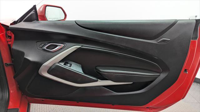 Used 2020 Chevrolet Camaro LT image 21