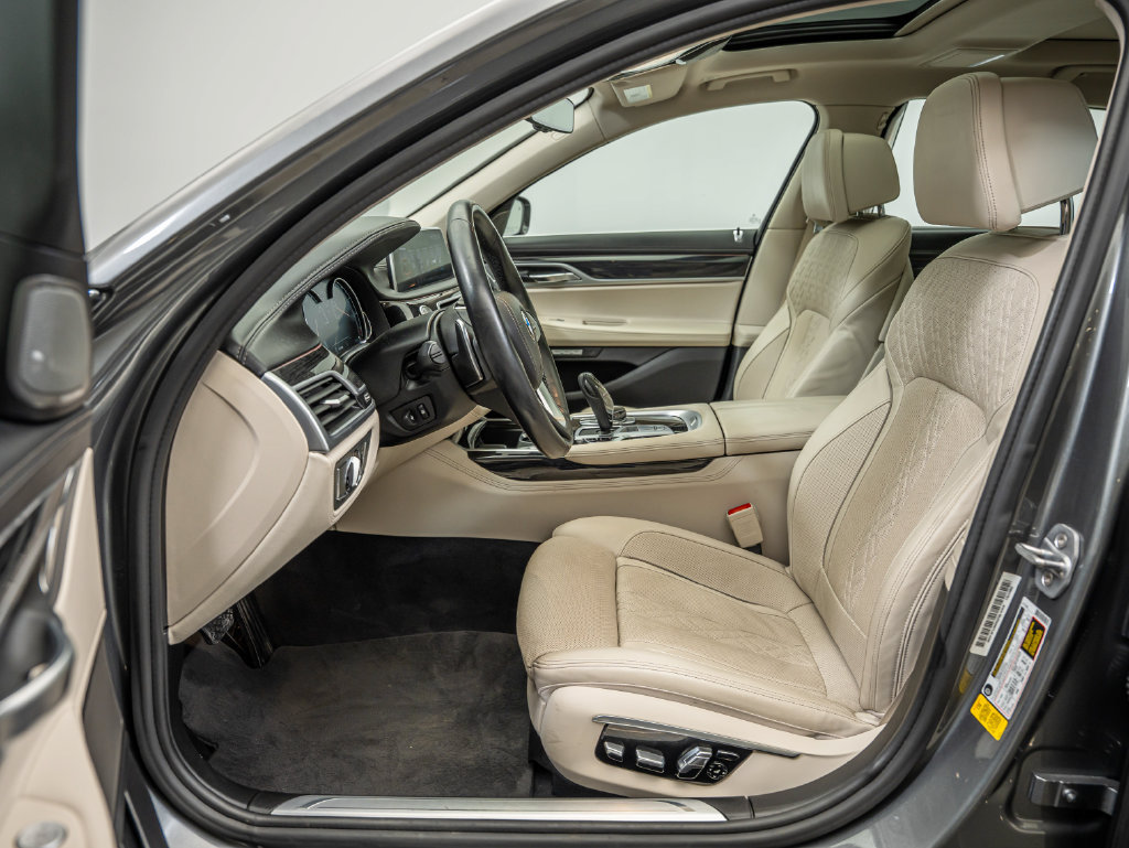 Used 2016 BMW 740i RWD image 34