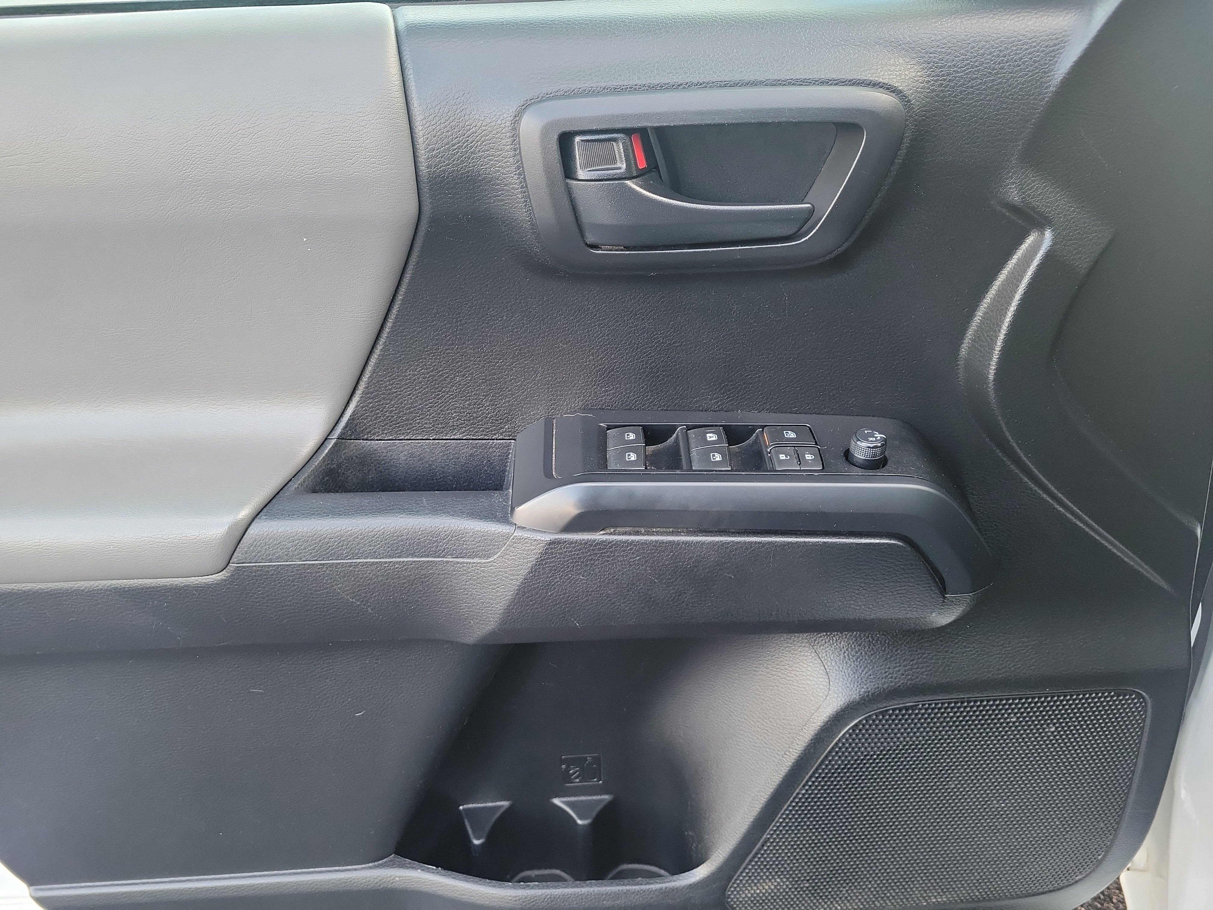 Certified 2019 Toyota Tacoma SR w/ SR Convenience Package image 16