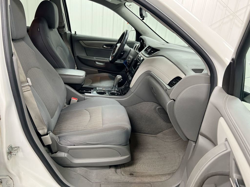 Used 2015 Chevrolet Traverse LT FWD image 16