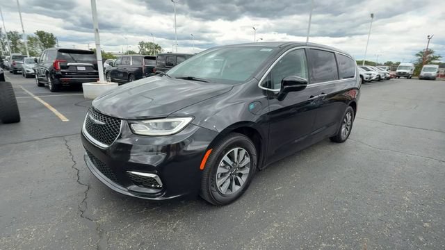 Used 2024 Chrysler Pacifica Limited FWD image 4