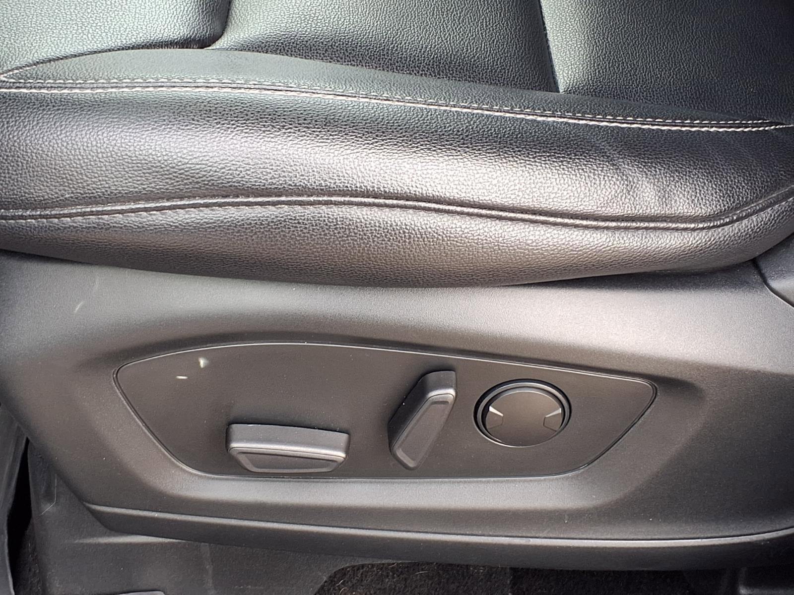 Used 2021 Ford Explorer XLT w/ Equipment Group 202A image 4