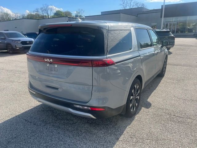 Used 2024 Kia Carnival EX FWD image 3