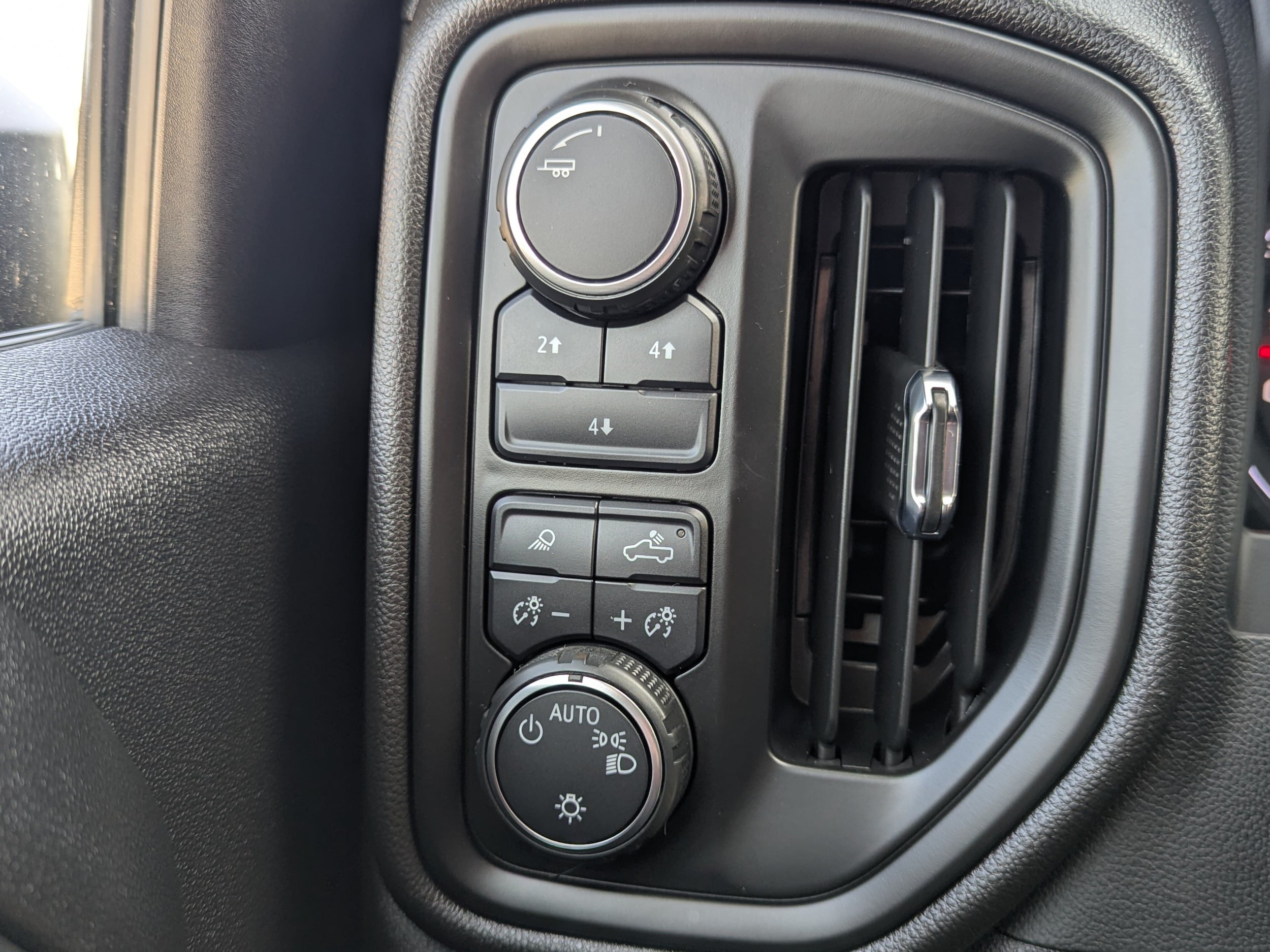 Used 2024 Chevrolet Silverado 2500 Custom w/ Custom Value Package AWD/4WD image 18