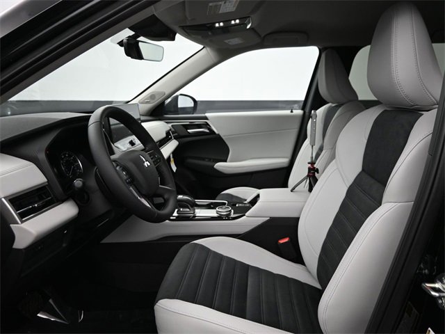 New 2025 Mitsubishi Outlander SE image 7