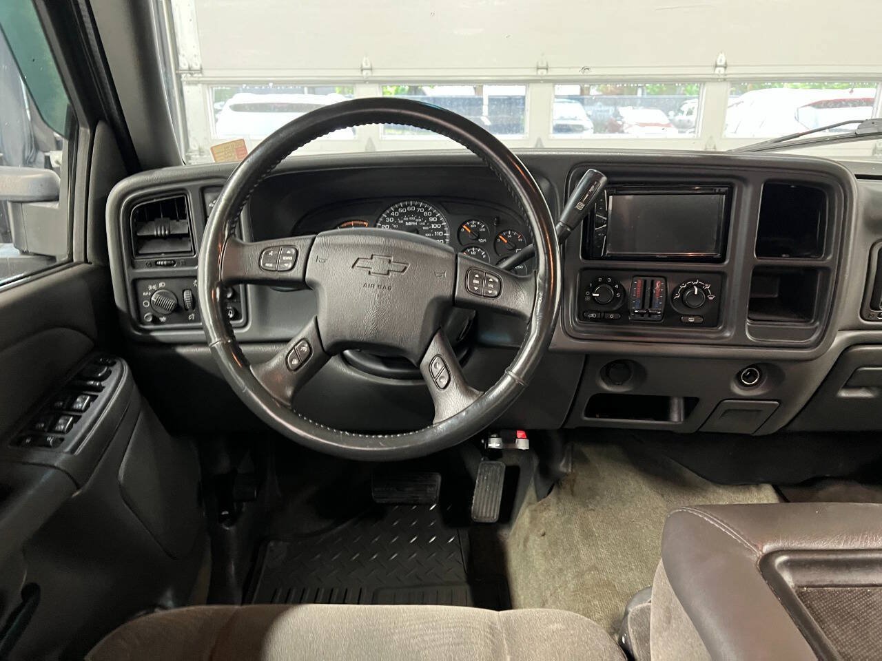 Used 2005 Chevrolet Silverado 3500 LS w/ Heavy-Duty Power Package AWD/4WD image 8