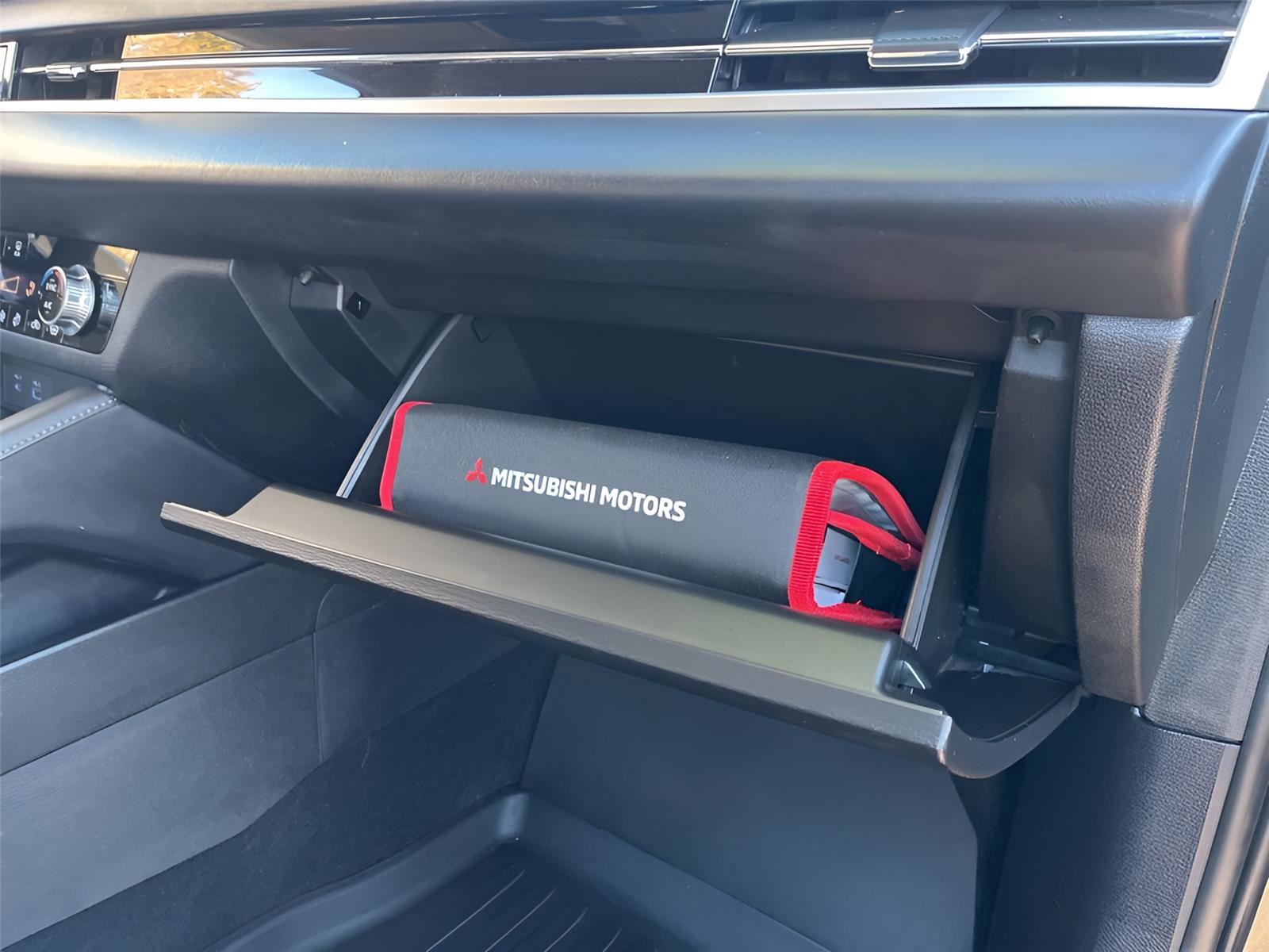 Used 2023 Mitsubishi Outlander SEL image 38