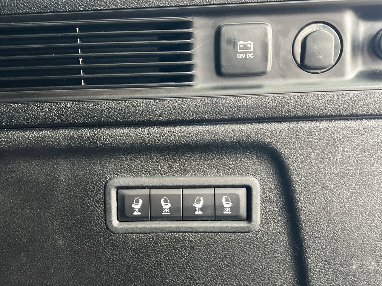 Used 2024 Jeep Wagoneer L Series II w/ Flexible Seating Group image 34