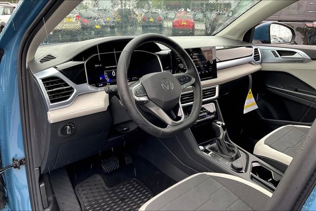 New 2025 Volkswagen Taos SE image 7