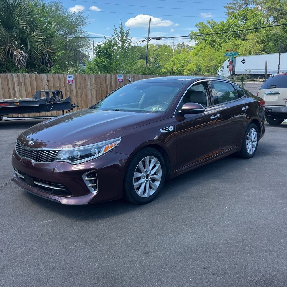 Used 2017 Kia Optima EX w/ Premium Package FWD image 2