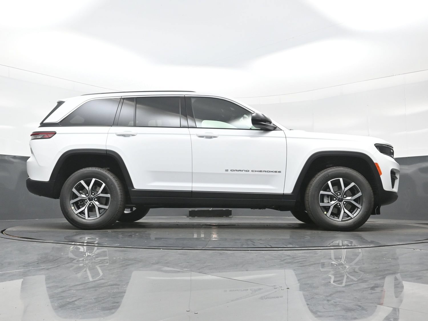 New 2027 Jeep Grand Cherokee Laredo AWD/4WD image 19