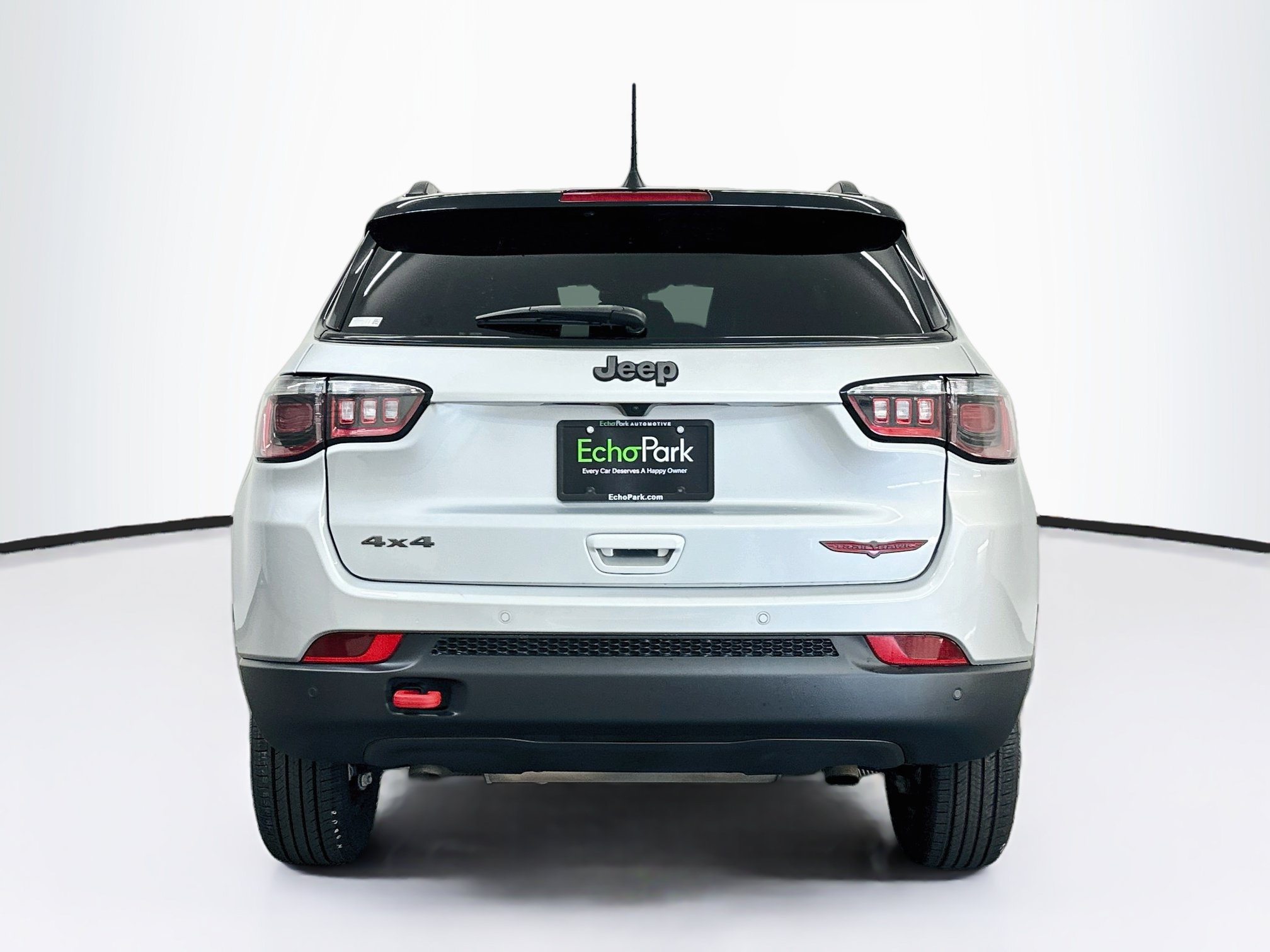 Used 2025 Jeep Compass Trailhawk AWD/4WD image 7
