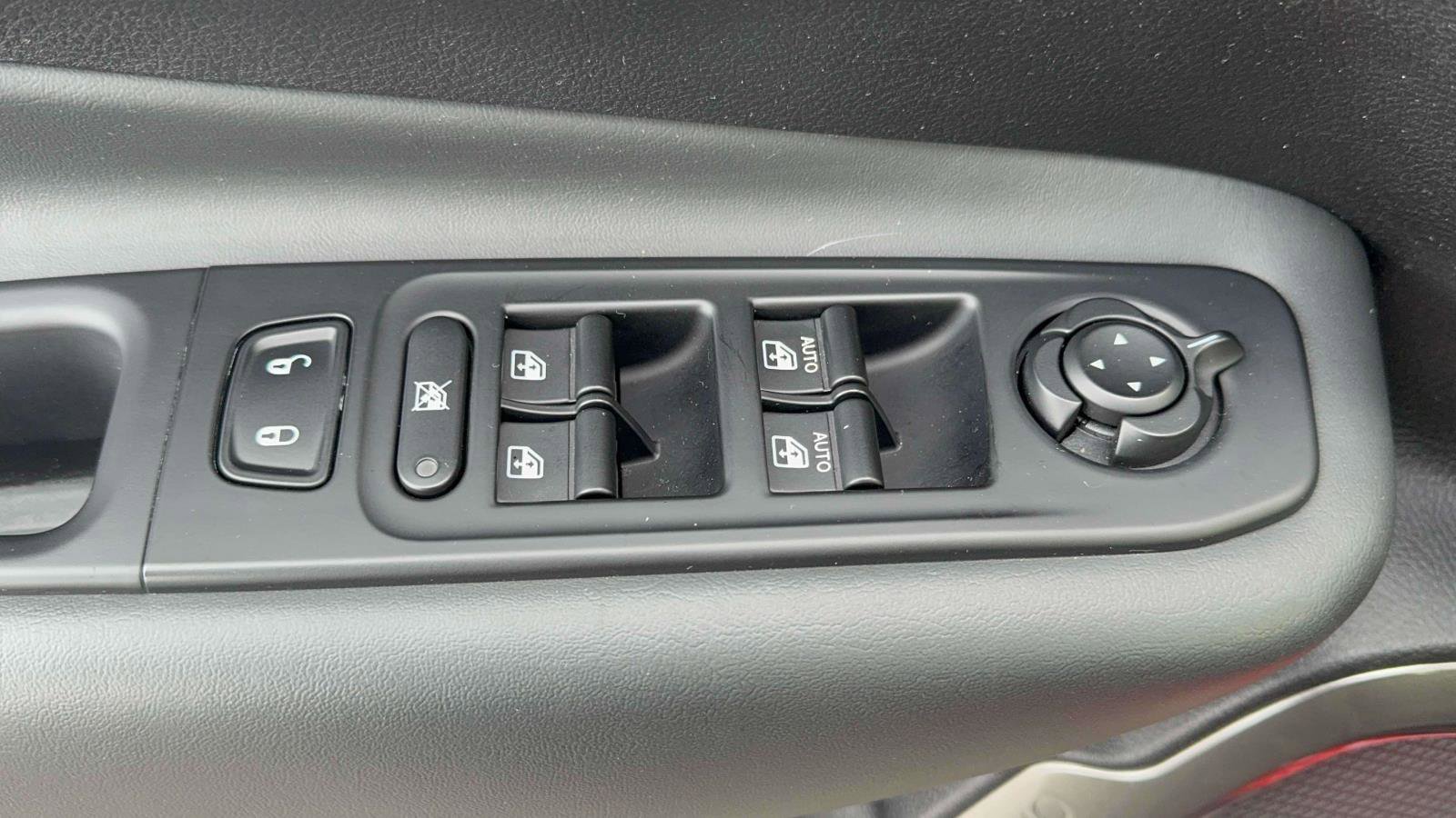 Used 2023 Jeep Renegade Latitude image 12