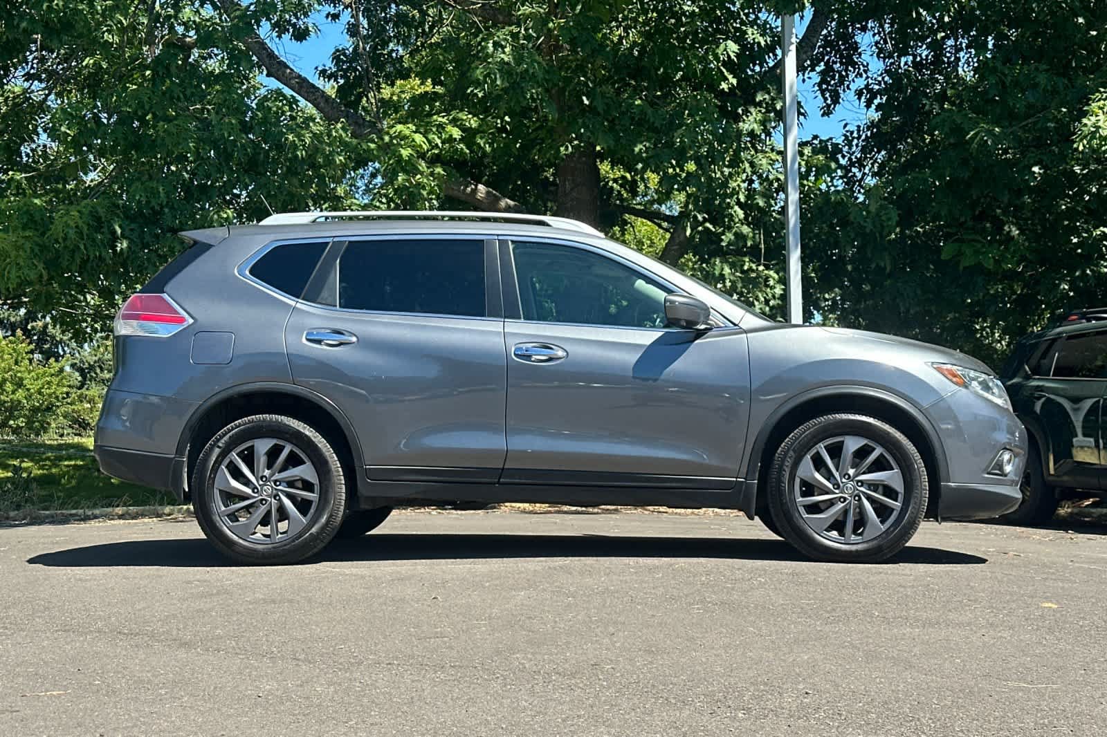 Used 2016 Nissan Rogue SL w/ SL Premium Package AWD/4WD image 8