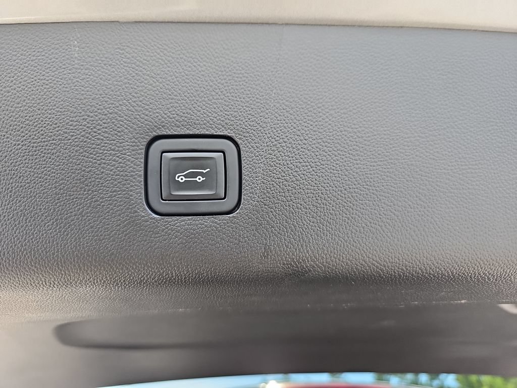 Used 2021 Chevrolet Traverse LT w/ LT Premium Package FWD image 34