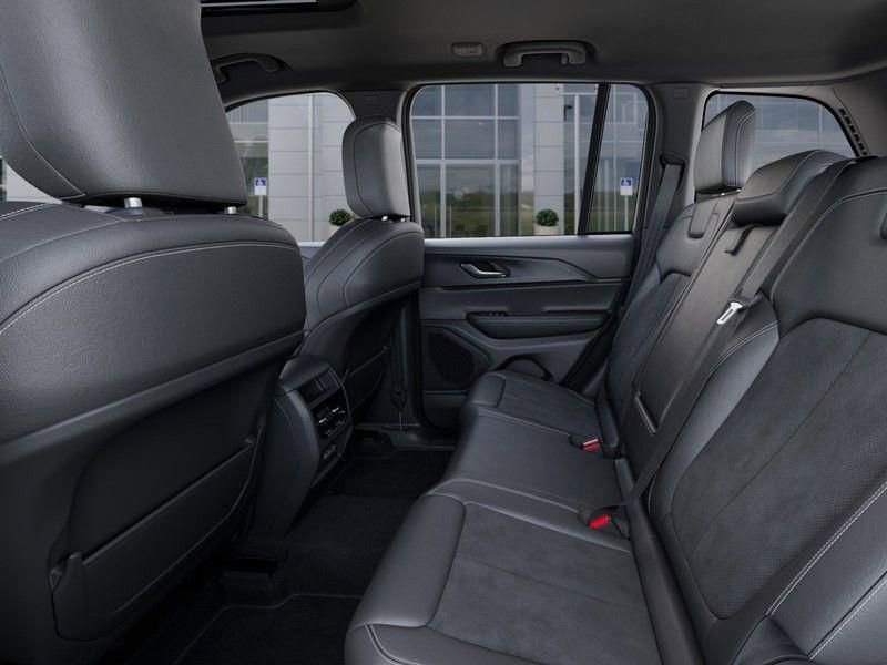 New 2025 Jeep Grand Cherokee Altitude image 23
