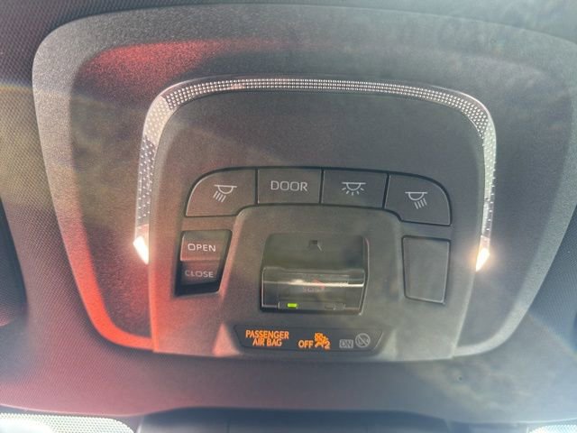 Used 2023 Toyota Crown Limited image 35