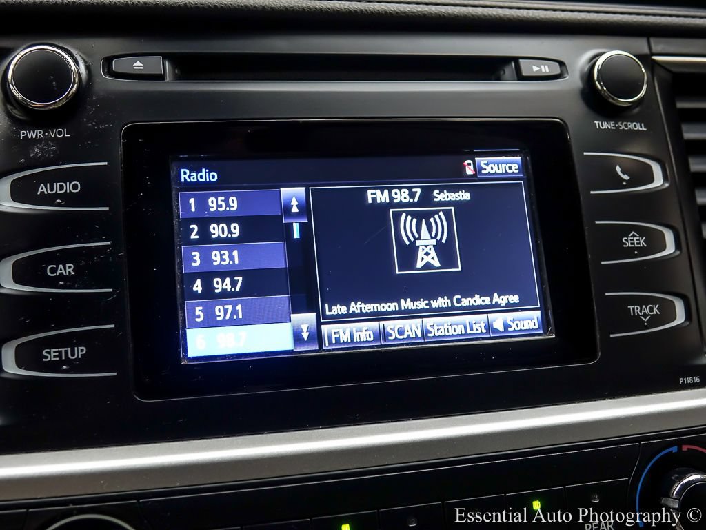 Used 2019 Toyota Highlander LE AWD/4WD image 15