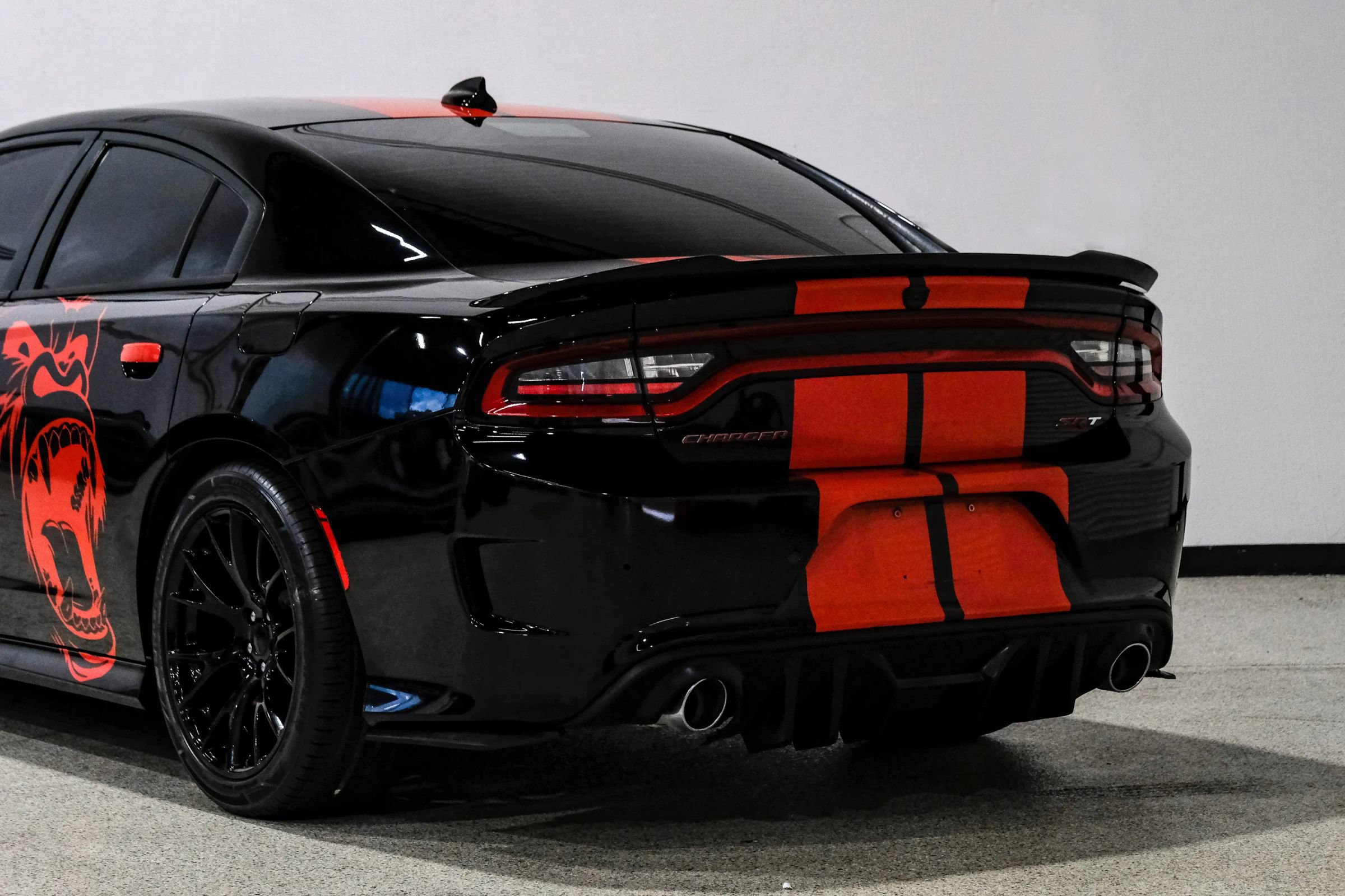 Used 2016 Dodge Charger SRT w/ Harman/Kardon Audio Group RWD image 15
