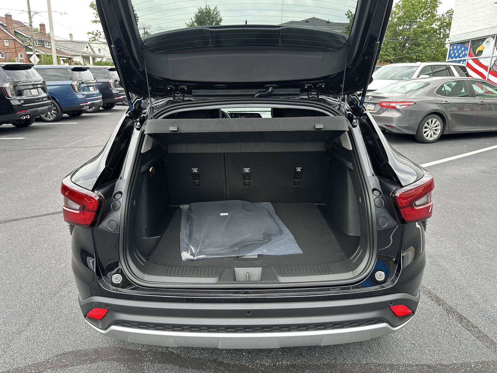 New 2026 Chevrolet Trax LT w/ Sunroof Package FWD image 30