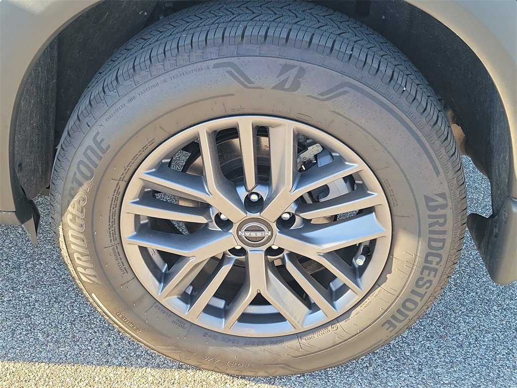 Used 2025 Nissan Rogue S image 11