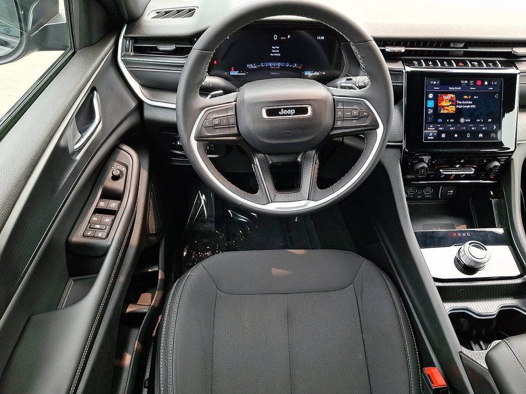 Used 2024 Jeep Grand Cherokee Laredo w/ Luxury Tech Group I AWD/4WD image 11