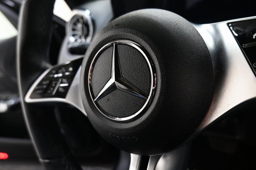 Used 2024 Mercedes-Benz GLB 250 4MATIC image 28