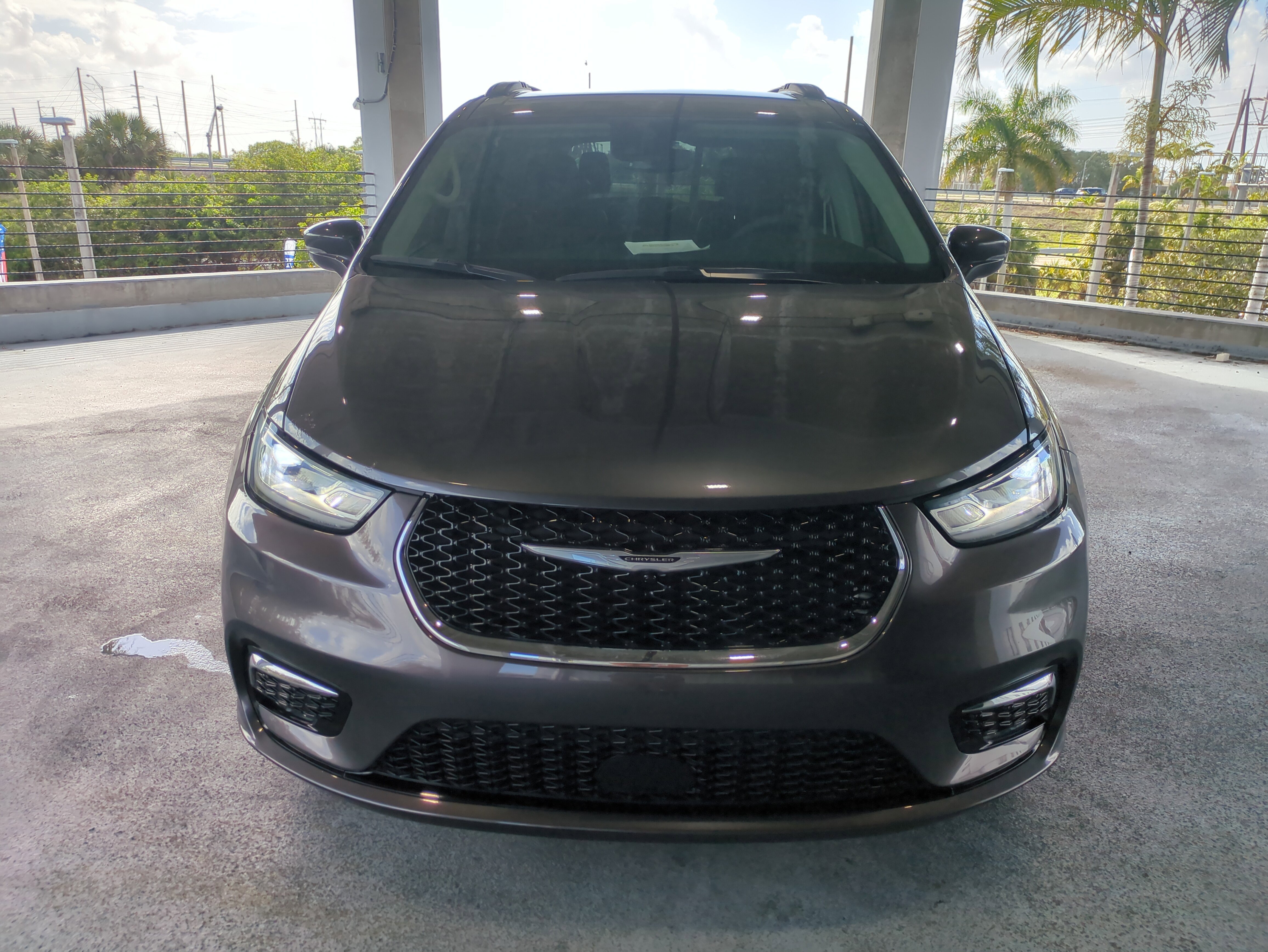 Certified 2022 Chrysler Pacifica Touring-L image 3