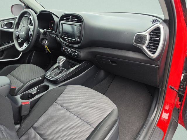 Used 2024 Kia Soul LX w/ Option Group 015 FWD image 21