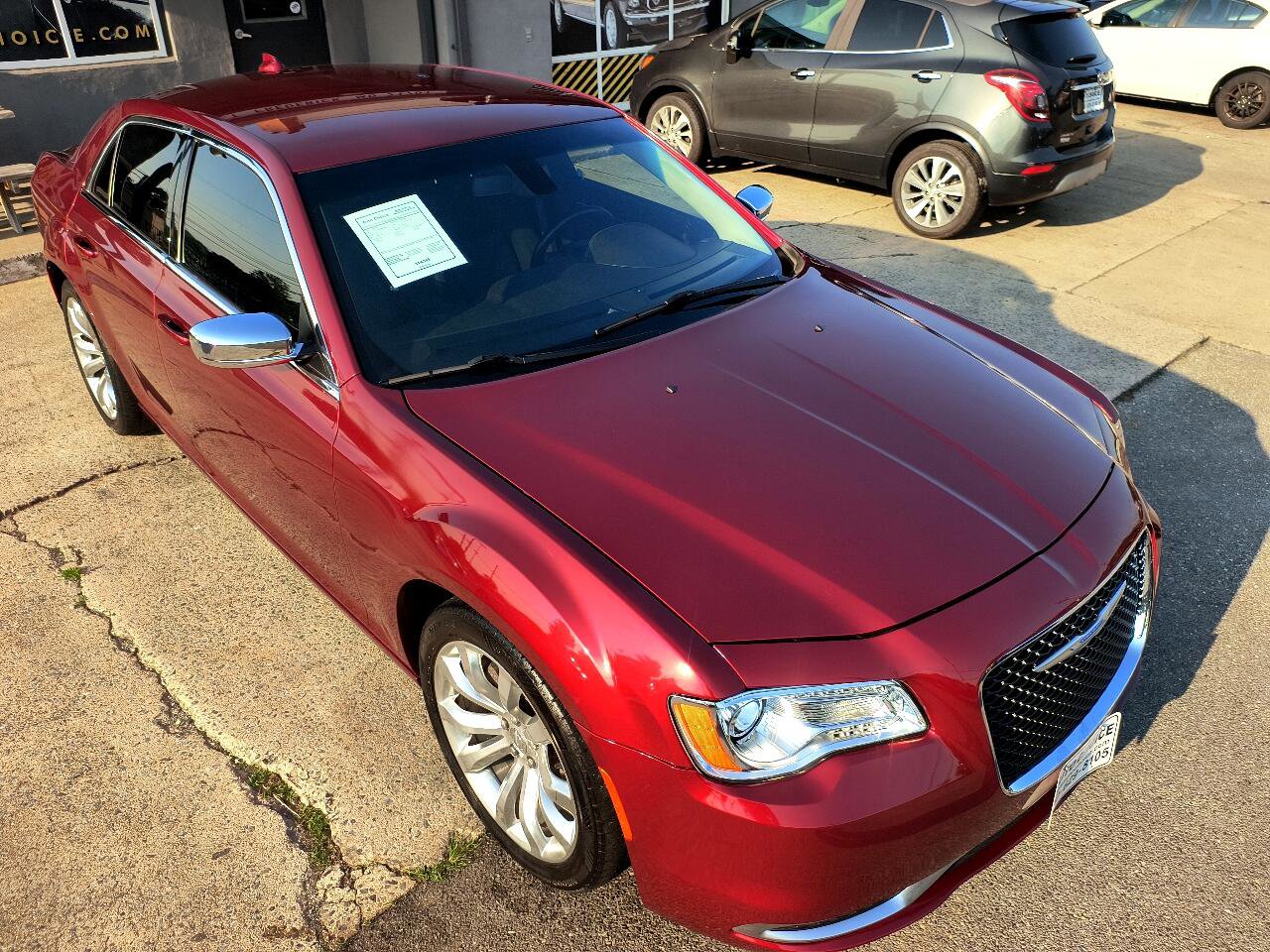 Used 2019 Chrysler 300 Touring w/ Chrome Appearance Package image 34