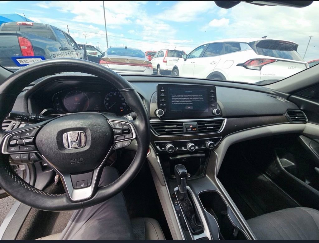 Used 2018 Honda Accord Touring image 9