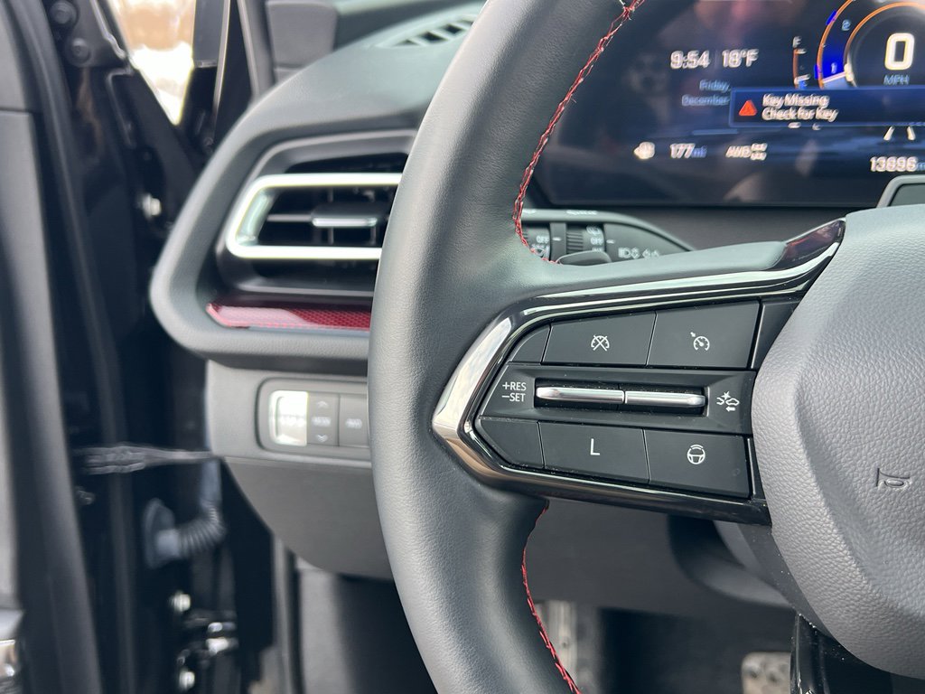 Used 2024 Chevrolet Traverse RS AWD/4WD image 34