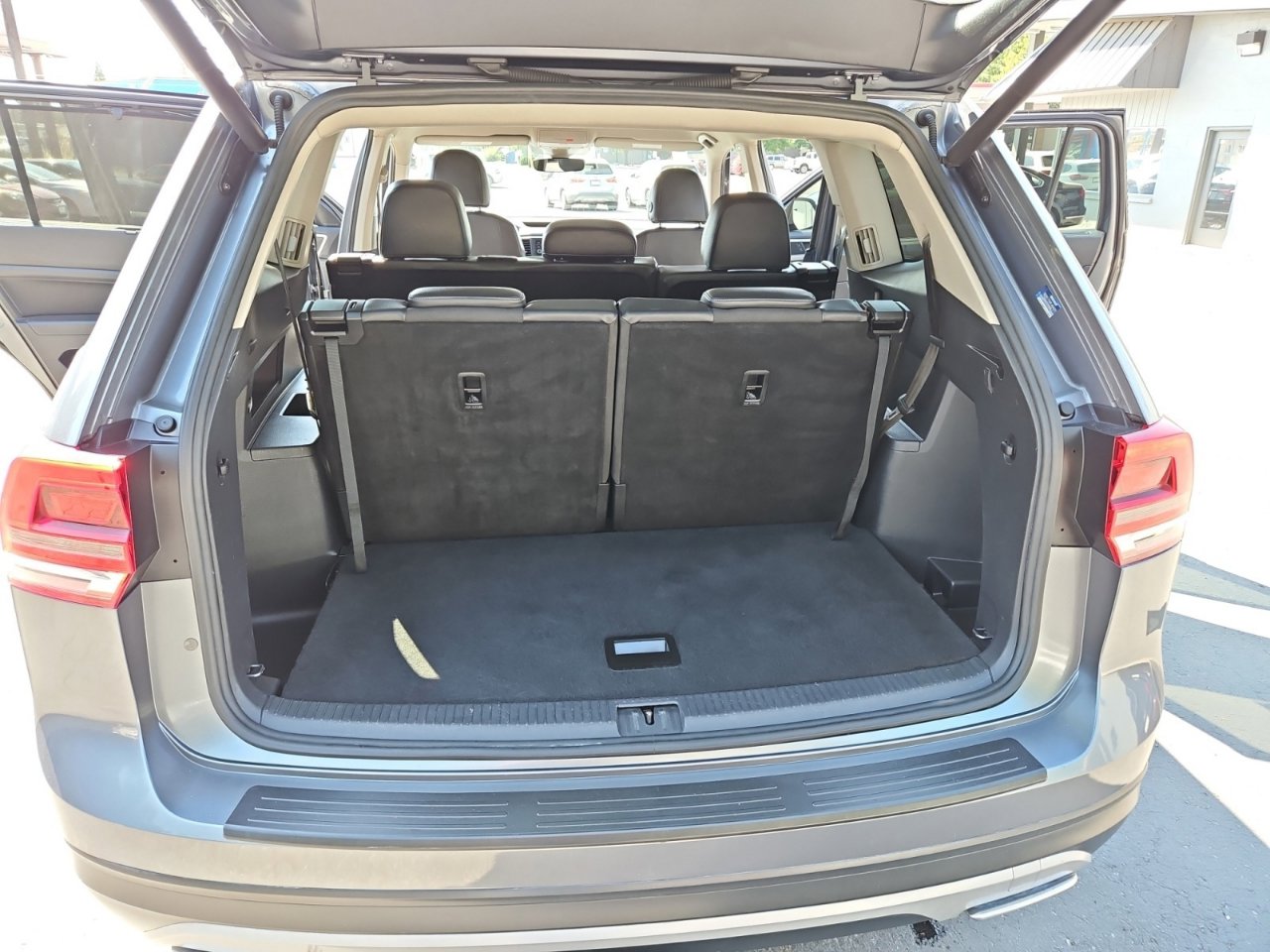 Used 2019 Volkswagen Atlas SE image 32