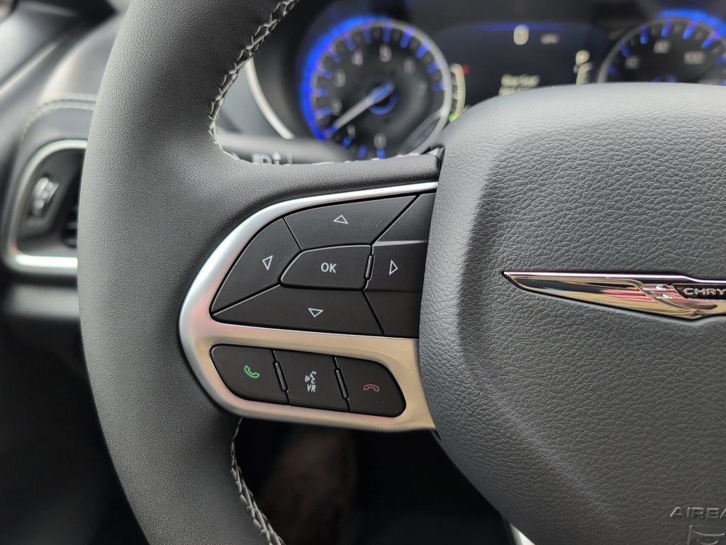 New 2026 Chrysler Pacifica Limited AWD/4WD image 30
