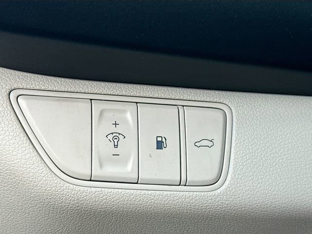 Used 2022 Genesis G70 2.0T image 10