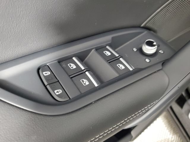Used 2023 Audi SQ5 Prestige AWD/4WD image 16
