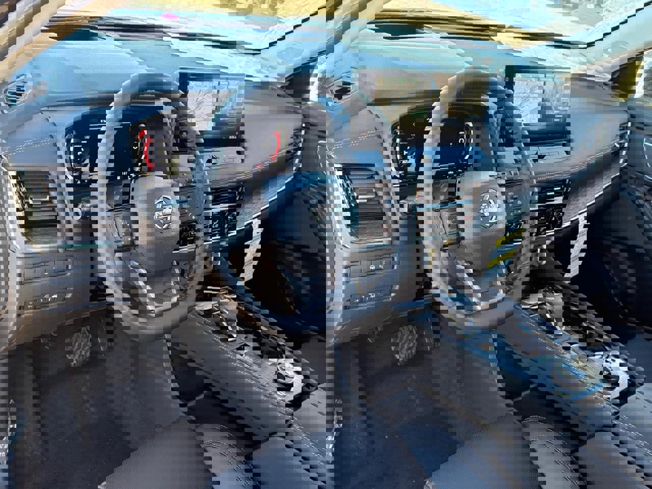 New 2026 Nissan Rogue Platinum image 13