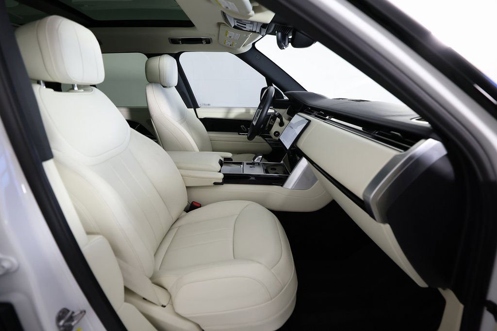 Used 2025 Land Rover Range Rover SE image 10