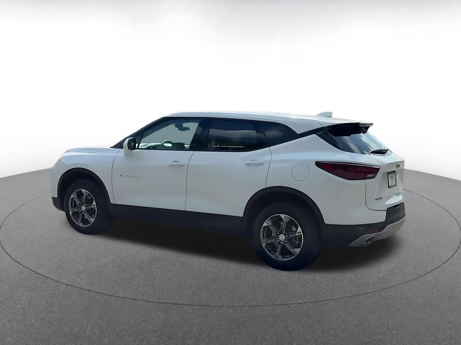 Used 2026 Chevrolet Blazer LT FWD image 9